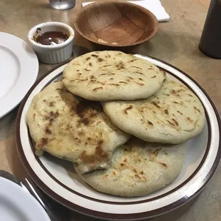 4 Pupusas Revueltas