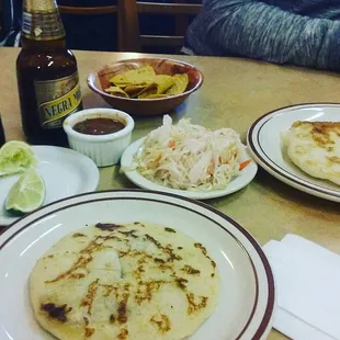 mmmmmmmm pupusas and negro mendelo