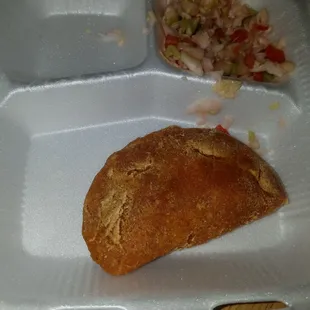 This pastel was made with old oil. The smell was potent and the taste was just disgusting.. I couldn&apos;t even finish eatting it after a bit