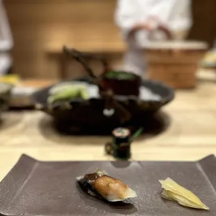 Vinegared mackerel topped with kelp simmered in sweetened vinegar.