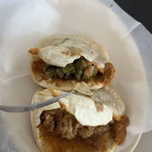 Gorditas de Nopales y de Chicharrón