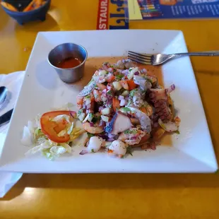 Tostada mixta. Had raw shrimp...