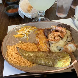 Comes with handmade tortillas or flour.  Recommend hand made.   Carne ala Tampiqueña con Camarones a la Plancha