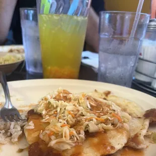 Pupusa and Ensalada drink