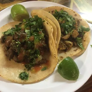 Asada &amp; Pollo tacos (minus onions)
