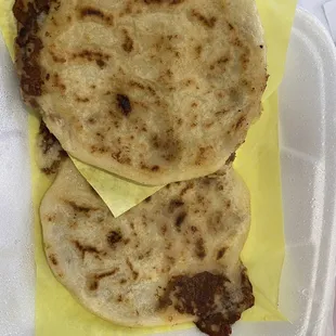 Frijoles y Queso Pupusas