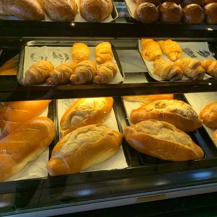 Plump and rotund breads