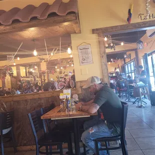 Good service and excellent food.We have bandeja paisa,sobrebarriga,empanadas, sancocho.