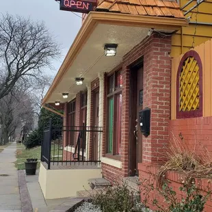 the outside of the restaurant