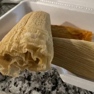 Tamal de pollo y carnitas