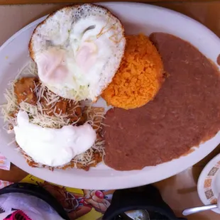 Chilequiles con Huevos