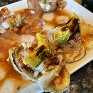 Oysters mixto, oysters not very flavorful, don't recommend getting