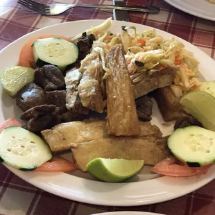 Yuca frita w/ chicharrón (pork)