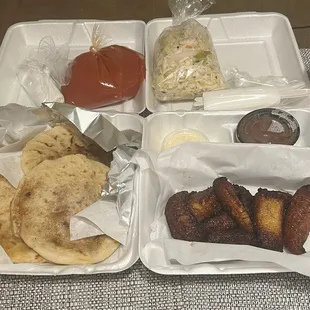 I ordered 5 pupusas revueltas, plátanos, and ensalada drink.
