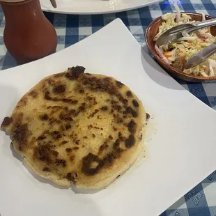 Queso con Asada Pupusa