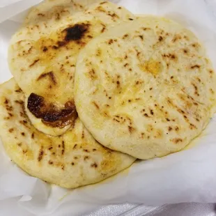 Papusa de pollo con queso