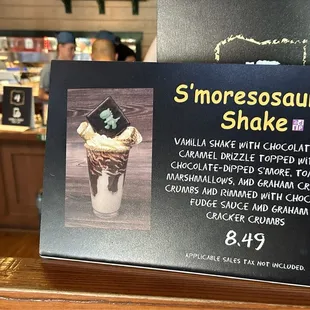 This looks yummy, and it&apos;s a dino themed dessert! Mmmm!