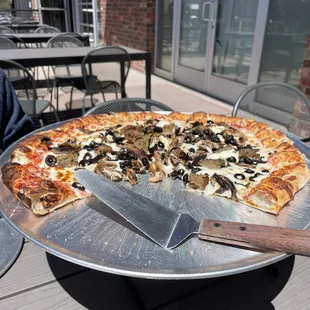 Meatball/Mushroom/Black Olive Pizza
