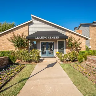 Retreat at River Bend leasing center