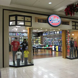 Retro Shirtz is your one-stop-shop for your custom shirts and canvas needs.