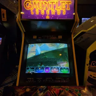 Battle journey, then fight Boss. Many roles