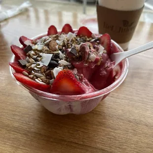 Smoothie bowl and Rose Latte