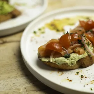 SMOKED SALMON TOAST