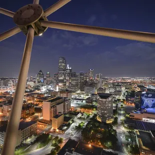 Cloud Nine by Candelight Valentine Buffet: Sat. 2/11, 2/14  To purchase your buffet, call 214-712-7043 or email info@reuniontower.com.