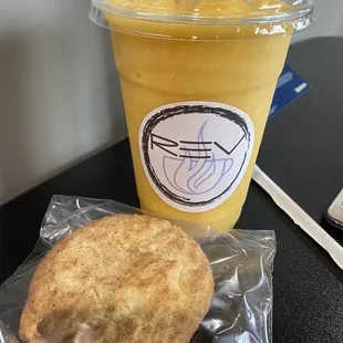 Mango peach smoothie and snickerdoodle cookies