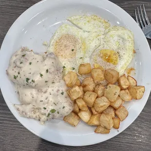 Biscuits and gravy with eggs nd potatoes