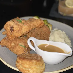 chicken wings and fried chicken, fried chicken, chicken, chicken wings, bbq wings, bbq chicken, fried chicken wings, poultry, food