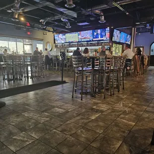 Open concept seating, booths also available.  Sports TV's galore.  Great place to catch a Buckeye or NFL game for sure.