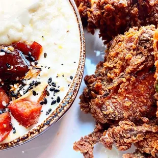 FRIED CHICKEN &amp; GRITS