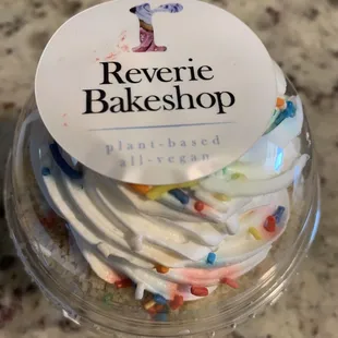 Fingertips pudding cup