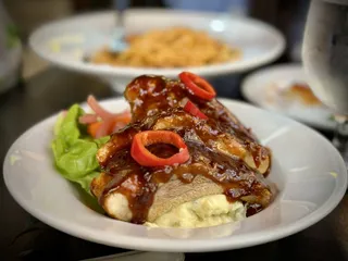 The Walnut Tavern Bar & Grill