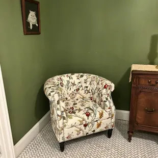 a chair in the corner of a room