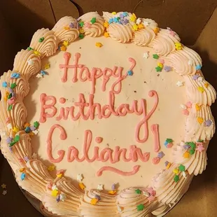 The pretty and absolutely yummy cake