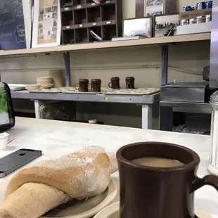 Pan puro recién echo y café