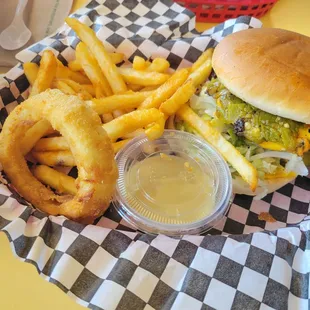 Green chile cheeseburger platter
