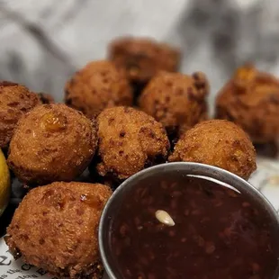 fried chicken nuggies with dipping sauce