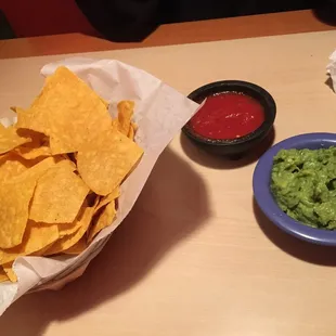 The chips and salsa is great here! 10/10 would order in broken Spanish again.