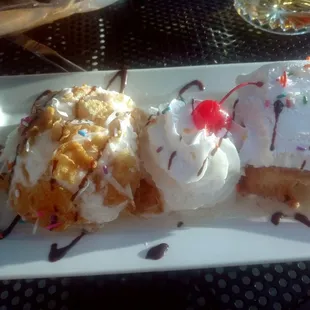 The ice cream was supposed to be deep fried but it wasnt  they used corn flakes to coat it   it was still good.