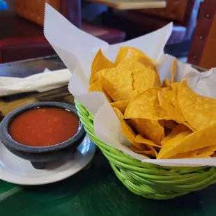 Complementary chips and salsa