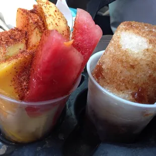 Coctel de frutas (left) and raspado (shaved ice) de tamarindo
