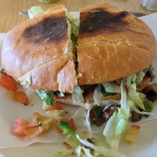 Torta de carne al mexicana.