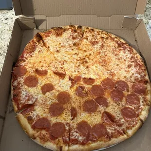 16&quot; Half Pepperoni / Cheese