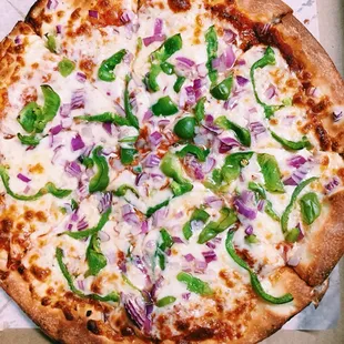 Green pepper &amp; red onion pizza