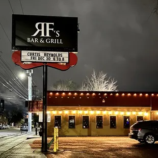 the outside of the restaurant