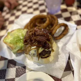 Spicy RG's all star burger Had Onion Rings instead of fries!