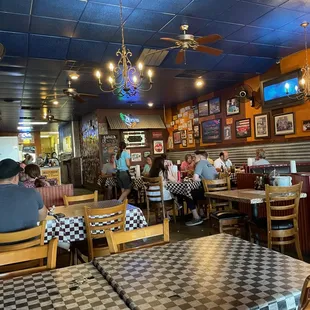 RG Burgers &amp; Grill Interrior